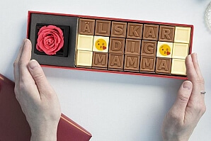 Personlig rosbox med choklad för Mors dag